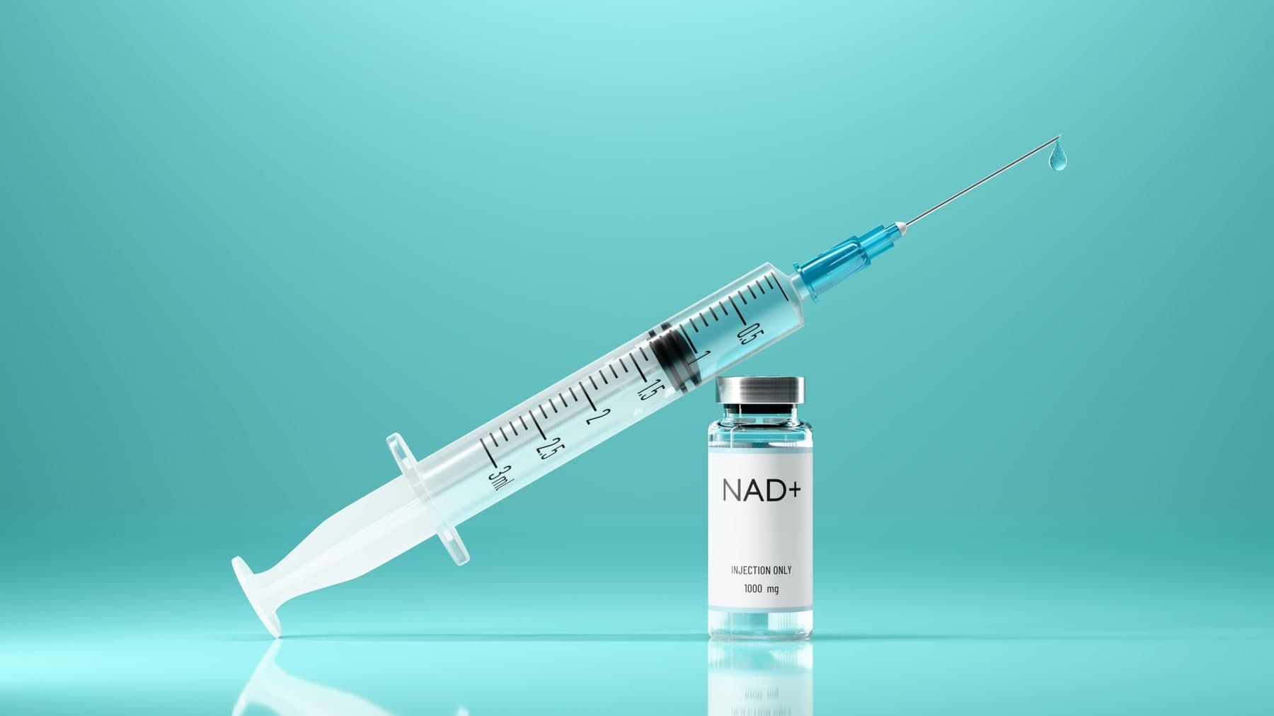 Peptide-vial met spuit op teal achtergrond